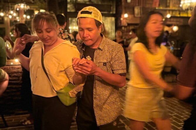 Private Salsa and Bachata Dance in Bali - Moving from the lesson to a Bali nightlife venue
