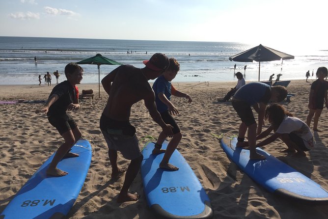Private surf lesson - The first part of the lesson: board, theory, and safety