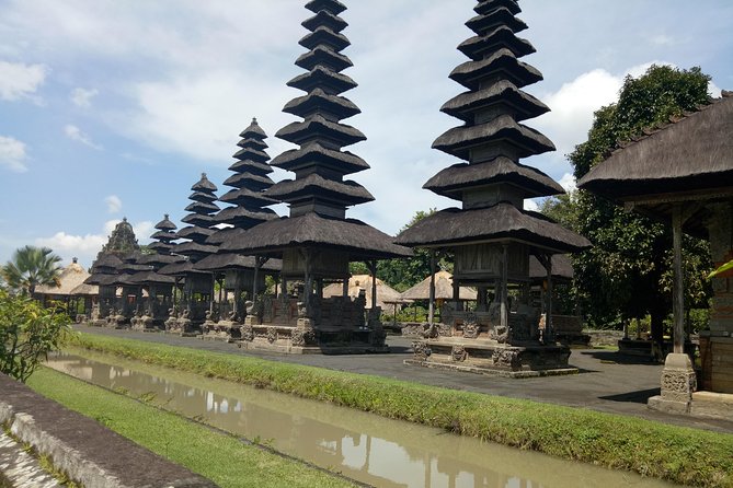 Private Tour: Leke-Leke Waterfall, Handara gate & Iconic Temples - Booking and weather advice