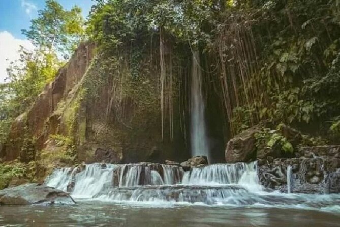 Private Tour to Sumampan Waterfall, Monkey forest, Rice terraces and Swing - Sumampan Waterfall: A Strong Start Near Ubud