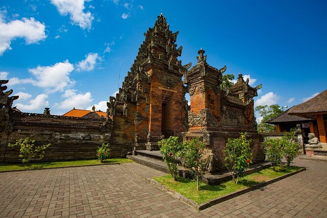 Private Tour to Sumampan Waterfall, Monkey forest, Rice terraces and Swing - Ubud Traditional Art Market
