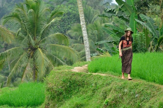 Private Tour Ubud: Swing at Rice Field with Temple and Waterfall - Cooling off at Manuaba Waterfall