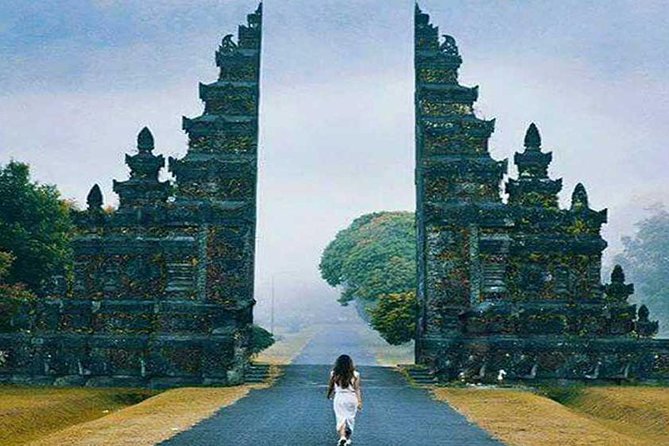 Private Tour: Ulun Danu Temple-Handara Gate-Wana Giri Hill&Tanah Lot Sunset - What this private Bali route is really like