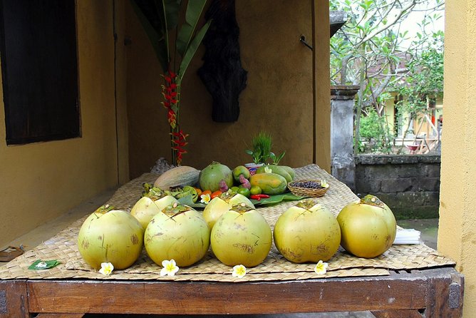 PRIVATE Ubud Market Tour & Balinese Cooking Class with Putu - The early start and transport details
