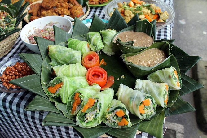 PRIVATE Ubud Market Tour & Balinese Cooking Class with Putu - From Pejeng Market to Putu’s compound home