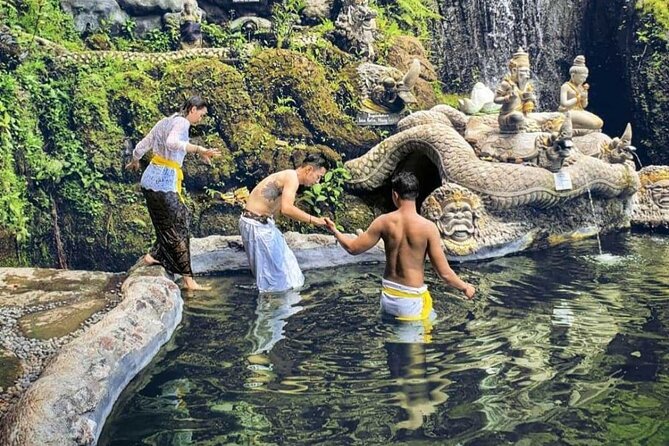 Purifications at Beji Griya Waterfalls - What melukat means at Beji Griya