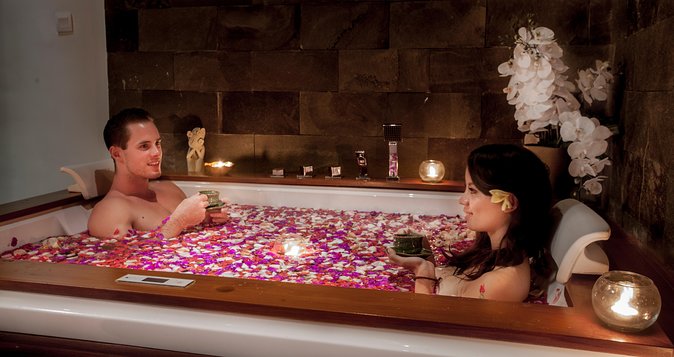 Romantic Couple Treatment at ANJALI SPA - A romantic hour at Astagina Resort