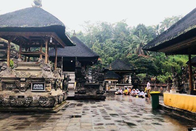 Skip the Line Tirta Empul Temple Entrance Ticket All Inclusive - Clothing, Offerings, and Temple Etiquette