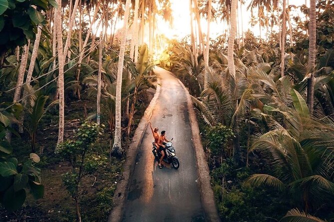 Solo Traveler in Nusa Penida - Pasih Uug, where the sea cuts through the cliffs