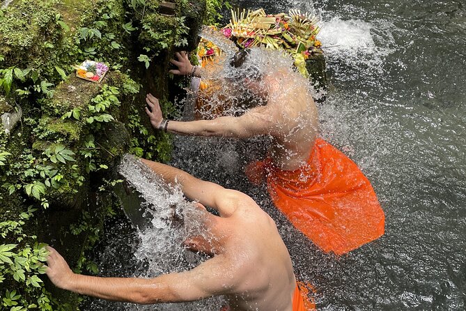 Spiritual Cleansing Ritual and Shamanic Healing in Bali - Meeting a Balinese healer in Sukawati