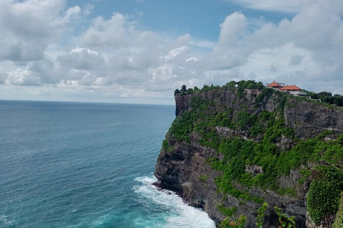 Tanah Lot and Uluwatu Temple Private Guided Tour - Traffic, comfort, and the ten-hour schedule