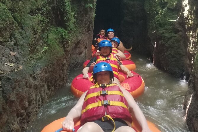Tegallalang cave tubing - The cave setting and natural details