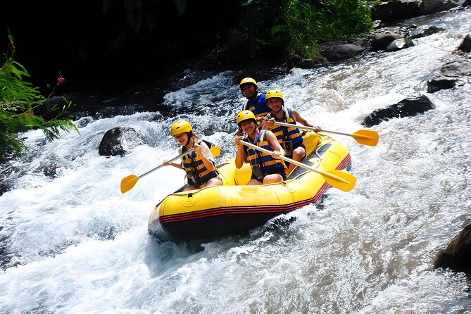 Telaga Waja White Water Rafting - With No Step or Stair : Bali Best Adventures - Lunch, showers, and the useful after-rafting routine