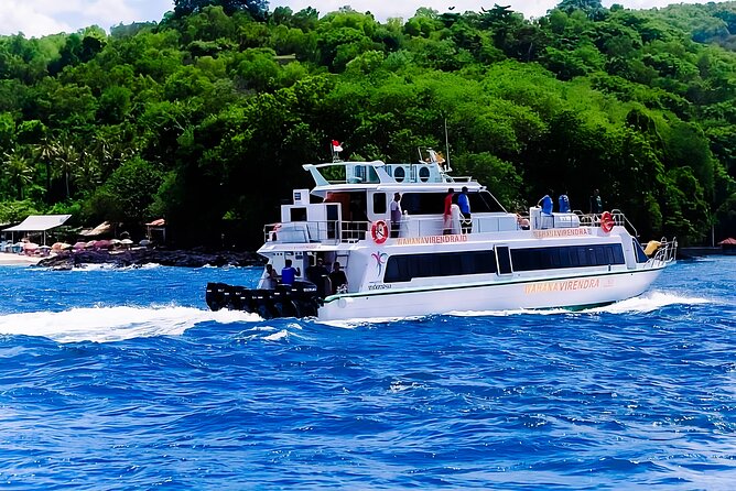 The Best Fast Boat Transfer: Bali - Lombok - Gili Trawangan - The three-hour sea crossing from Bali