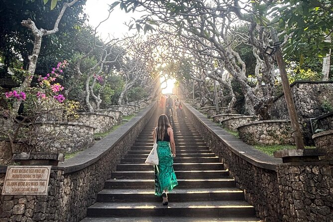 The Uluwatu Tour - Timing, crowds, and what to expect