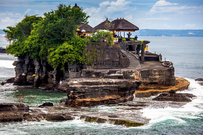 Ubud and Tanah Lot Temple Small Group Sunset Tour - The long road toward Tanah Lot