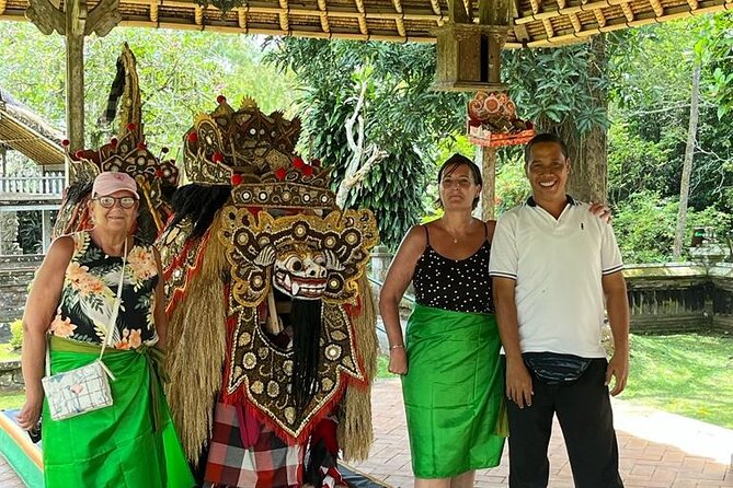 Ubud Cultural and Historical Guided Tour with Transfer - Batuan Traditional House: Bali in a family compound