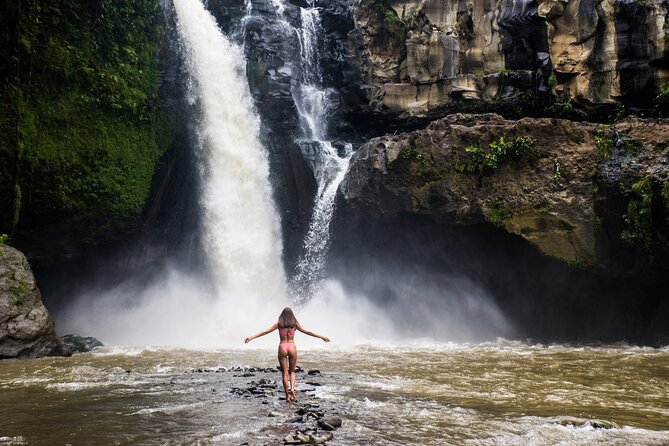 Ubud Iconic Full Day Tour Monkey Forest Rice Terraces Waterfalls - A short look at Ubud Palace and the art market