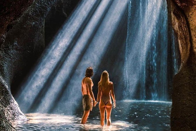 Ubud Monkey Forest, Holy Water Temple & Waterfalls Tours - Starting with macaques at the Sacred Monkey Forest