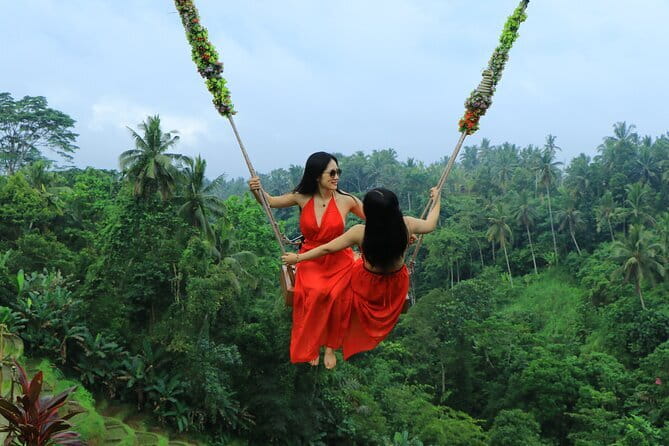 Ubud: Monkey Forest, Rice Terraces and Jungle Swing Tour - Walking the Tegalalang Rice Terrace