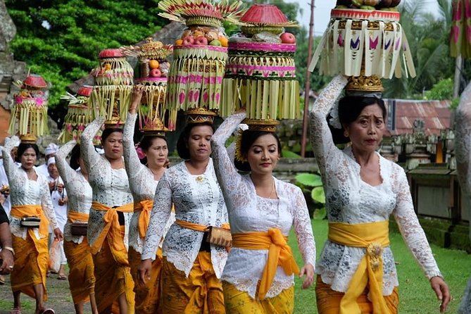 Ubud Private Tours with Jungle Swing Experience - all inclusive - Batubulan, Celuk, and Mas show three kinds of Balinese craft
