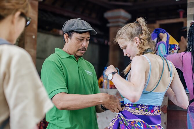 Ubud Small Group Tour: Monkey Forest, Tegalalang Rice Terraces and more - Tegalalang shows Bali’s working countryside