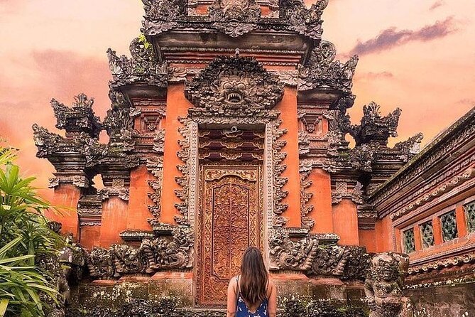 Ubud: Swing - Monkey Forest - Waterfall - Temple - Rice Terraces - Art Crafts - Gallery Ada Garuda, a short look at Bali’s carving tradition