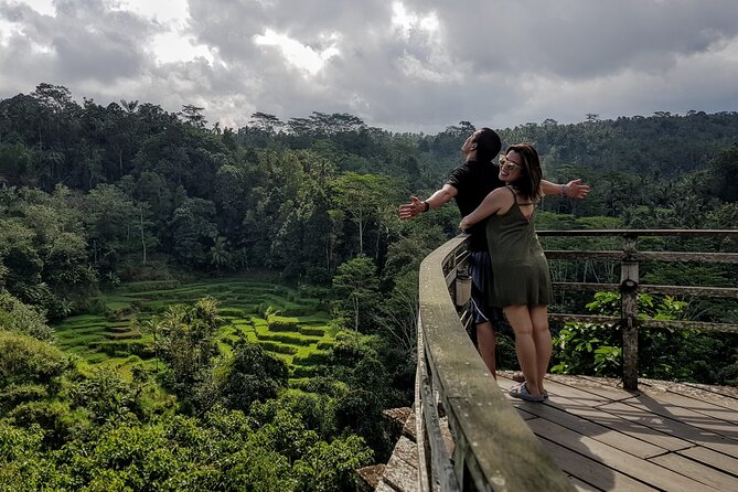 UBUD : Temple and Waterfall All Inclusive Day Tour - Tegenungan Waterfall: a lively first stop