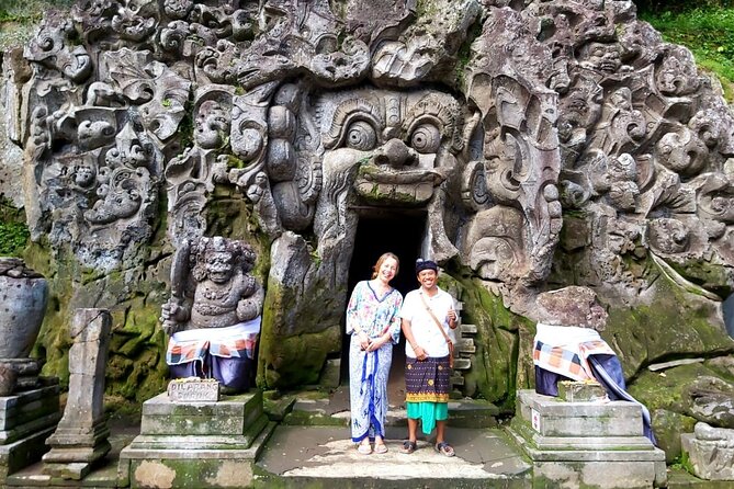 Ubud Tour : Monkey forest, Rice terrace, Water temple, Waterfall & Jungle Swing - Taking part at Tirta Empul Water Temple