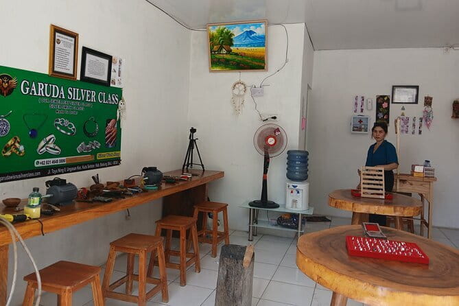 Uluwatu Silver Class: A Unique Jewelry-Making Experience in Bali - Choosing between a ring, bracelet, or another piece