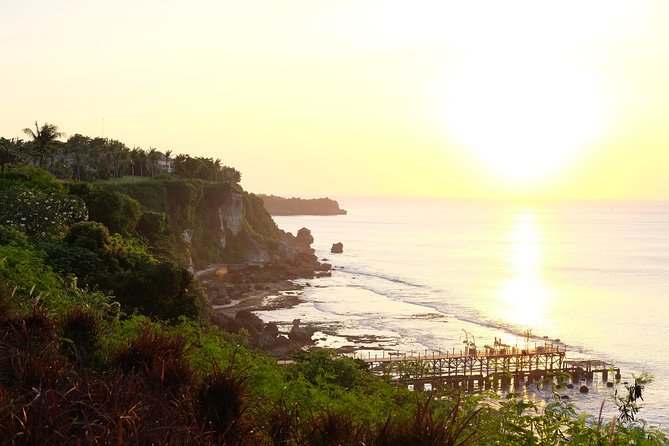 Uluwatu Sunset, Kecak Dance and Jimbaran Seafood Dinner - Padang Padang: a small stop with movie fame
