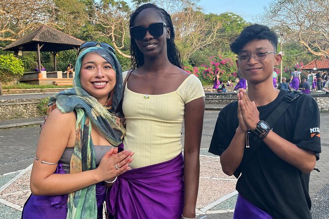 Uluwatu Temple Entrance & Kecak Dance Tickets - What to know about the monkeys and temple etiquette
