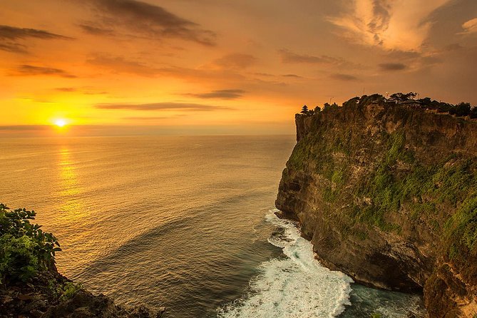 Uluwatu Temple Excursion - FREE WI-FI - Mengiat Beach Starts the Morning